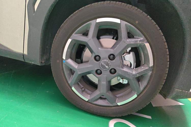 Used BYD Seagull 2025 Smart Drive Version 305 km Freedom Edition Right Front Wheel Hub