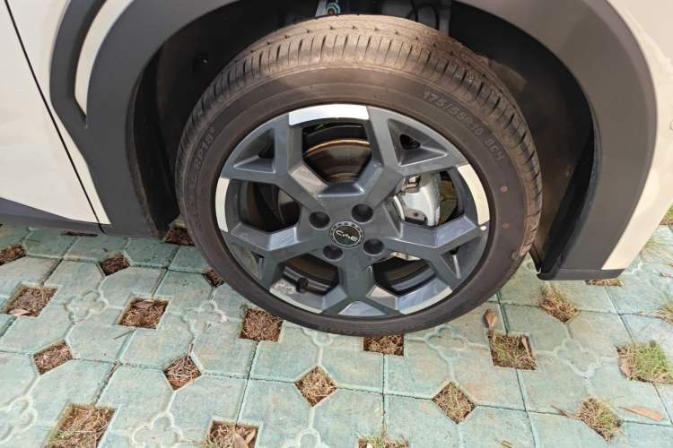 Used BYD Seagull 2025 Smart Drive Version 305 km Freedom Edition Right Front Wheel Hub