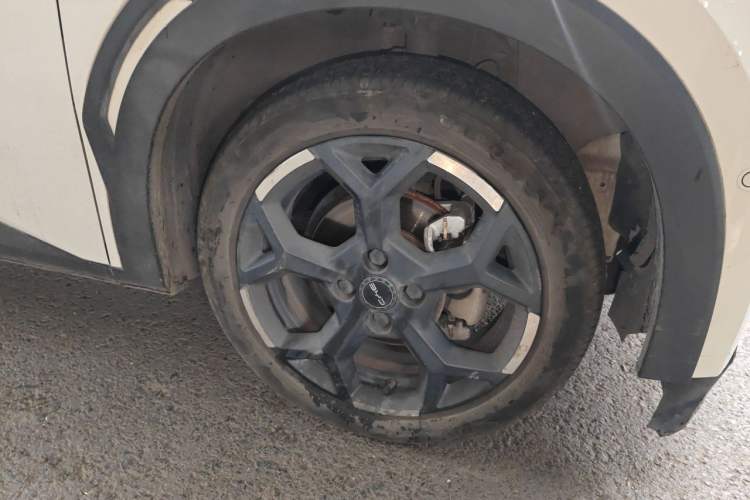 Used BYD Seagull 2025 Smart Drive Version 305 km Freedom Edition Right Front Wheel Hub
