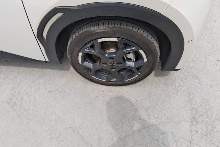 Used BYD Seagull 2025 Smart Drive Version 305 km Freedom Edition Right Front Wheel Hub