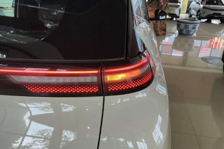 Used BYD Seagull 2025 Intelligent Driving Version 305 km Dynamic Edition Right Rear Taillight