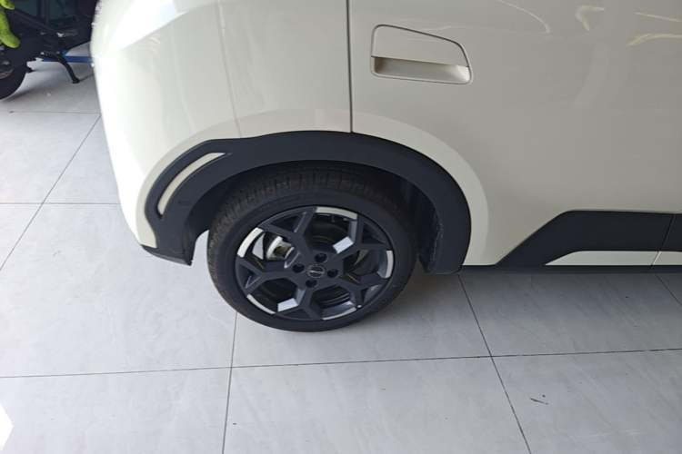 Used BYD Seagull 2025 Smart Drive Version 305 km Freedom Edition Right Rear Wheel Hub
