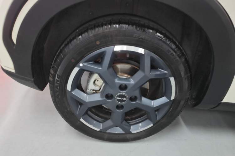 Used BYD Seagull 2025 405 km Flying Edition Right Rear Wheel Hub