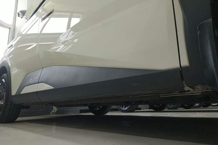 Used BYD Seagull 2025 305 km Free Version Right Side Sill