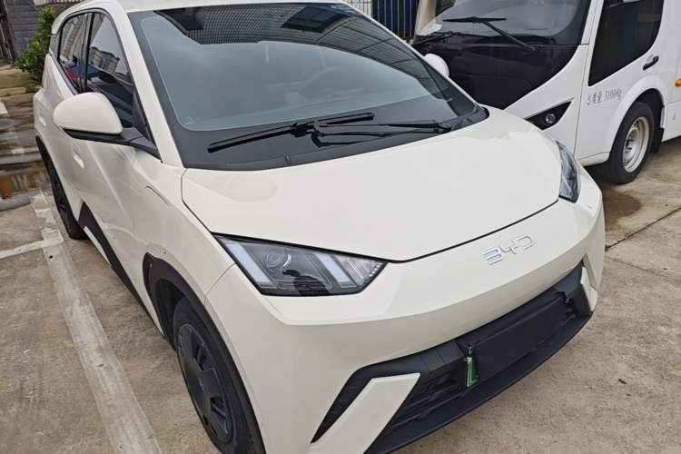 Used BYD Seagull 2025 305km Active Version Front Right 45 Deg