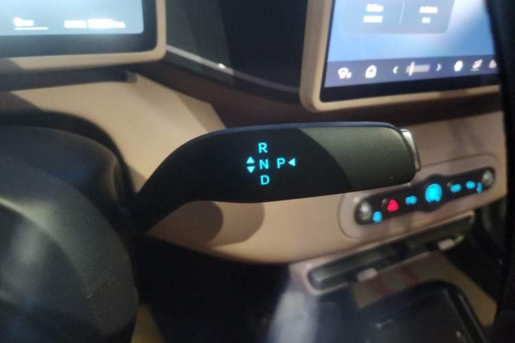 Used BYD Seagull 2025 Smart Drive Version 305 km Freedom Edition Gear Lever