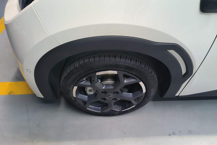 Used BYD Seagull 2025 Smart Drive Version 305 km Freedom Edition Left Front Wheel Hub