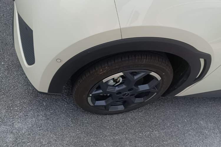 Used BYD Seagull 2025 305 km Free Version Left Front Wheel Hub