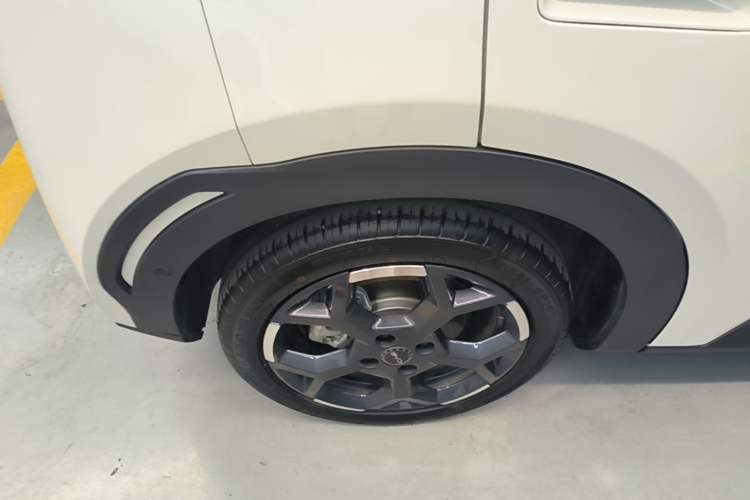 Used BYD Seagull 2025 Smart Drive Version 305 km Freedom Edition Right Rear Wheel Hub