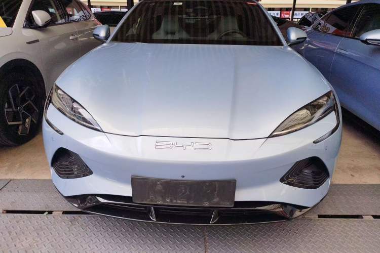 Used BYD Seal 2022 700 km Long-Range Rear-Wheel-Drive Version Exterior 1
