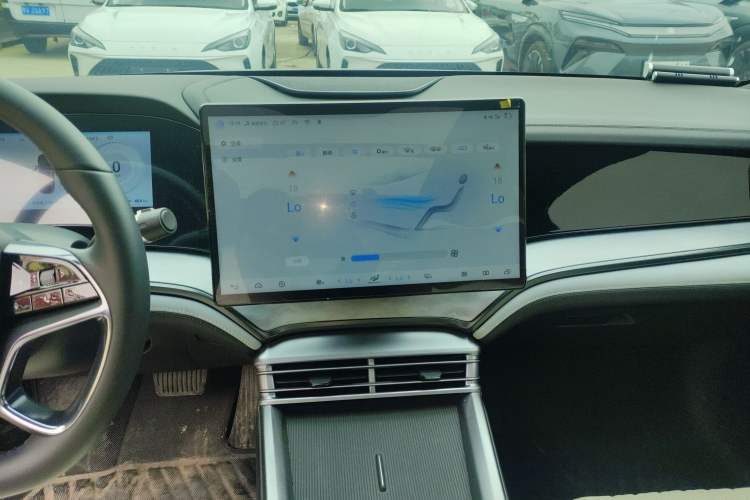 Used BYD Seal 2023 DM-i 1.5L 121km Luxury Model Audio And AC Panel