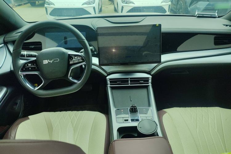 Used BYD Seal 2023 DM-i 1.5L 121km Luxury Model Center Console
