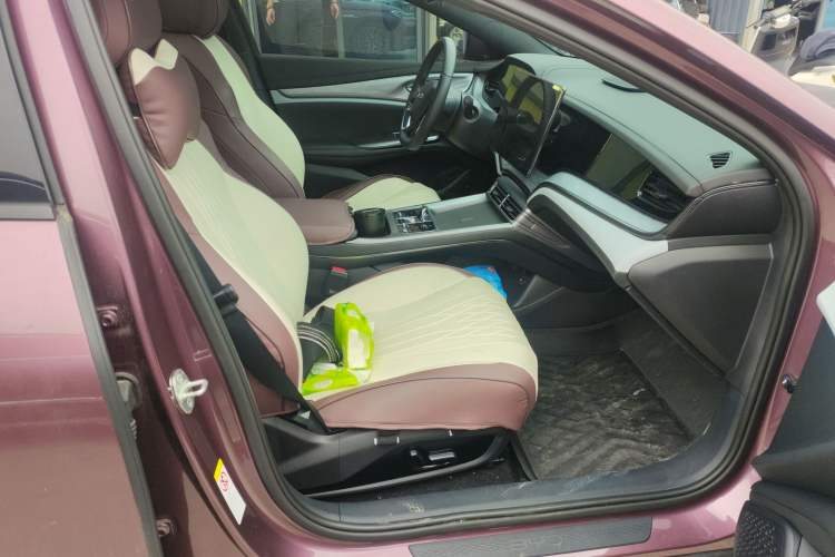 Used BYD Seal 2023 DM-i 1.5L 121km Luxury Model Right Front Seat