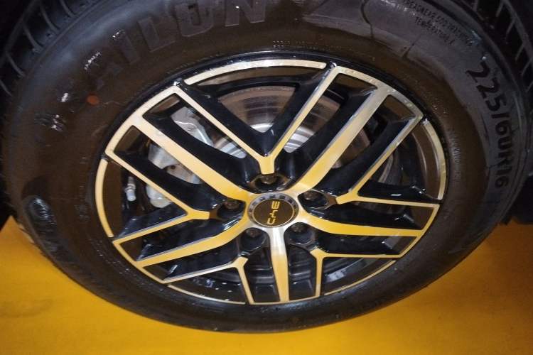 Used BYD Seal 05 DM-i 2025 DM-i Intelligent Drive 120KM Flagship Model Right Rear Wheel Hub