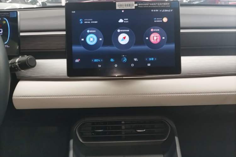 Used BYD Seal 05 DM-i 2025 DM-i Smart Drive 55KM Luxury Model Audio And AC Panel