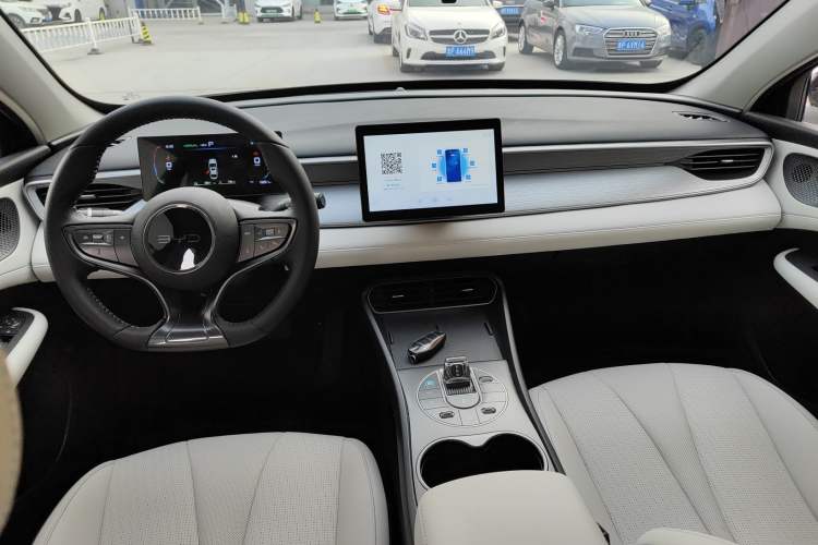 Used BYD Seal 05 DM-i 2025 DM-i Smart Drive 55KM Luxury Model Audio And AC Panel