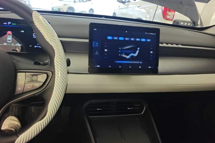 Used BYD Seal 05 DM-i 2025 DM-i Smart Drive 55KM Luxury Model Audio And AC Panel