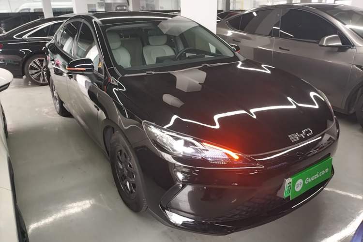 Used BYD Seal 05 DM-i 2025 DM-i Smart Drive 55KM Luxury Model Front Right 45 Deg