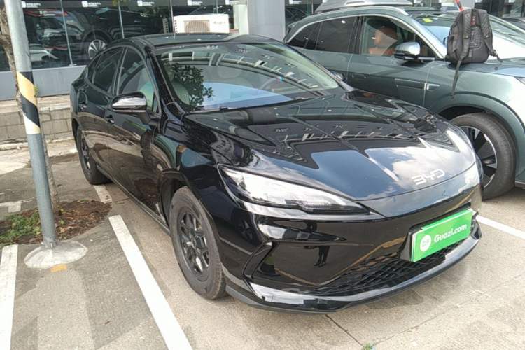Used BYD Seal 05 DM-i 2025 DM-i Smart Drive 55KM Luxury Model Front Right 45 Deg
