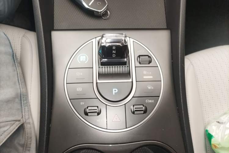 Used BYD Seal 05 DM-i 2025 DM-i Smart Drive 55KM Luxury Model Gear Lever