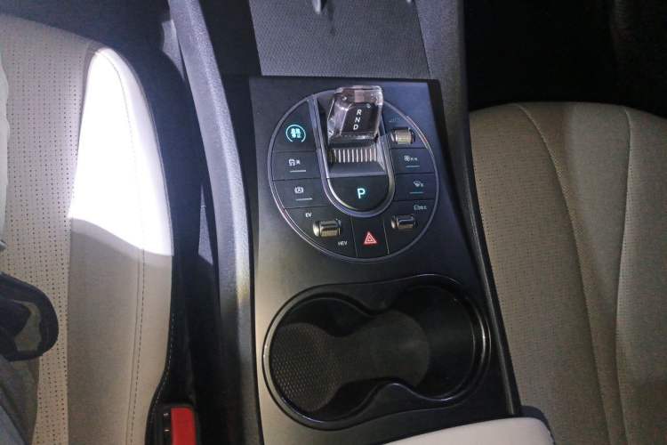 Used BYD Seal 05 DM-i 2025 DM-i Smart Drive 55KM Luxury Model Gear Lever