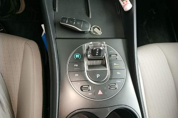 Used BYD Seal 05 DM-i 2025 DM-i Intelligent Drive 120KM Flagship Model Gear Lever
