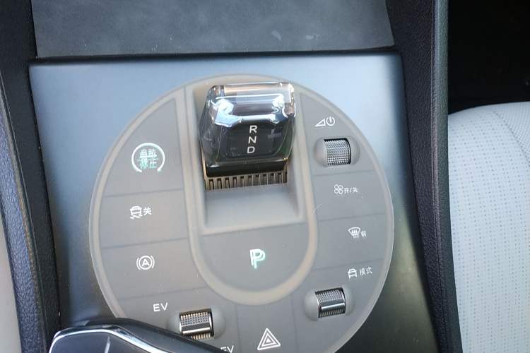 Used BYD Seal 05 DM-i 2025 DM-i Smart Drive 55KM Luxury Model Gear Lever