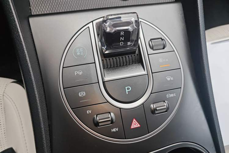 Used BYD Seal 05 DM-i 2025 DM-i Intelligent Drive 120KM Flagship Model Gear Lever