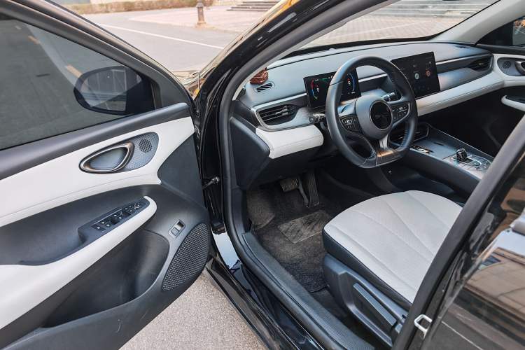 Used BYD Seal 05 DM-i 2025 DM-i Smart Drive 55KM Luxury Model Interior 1