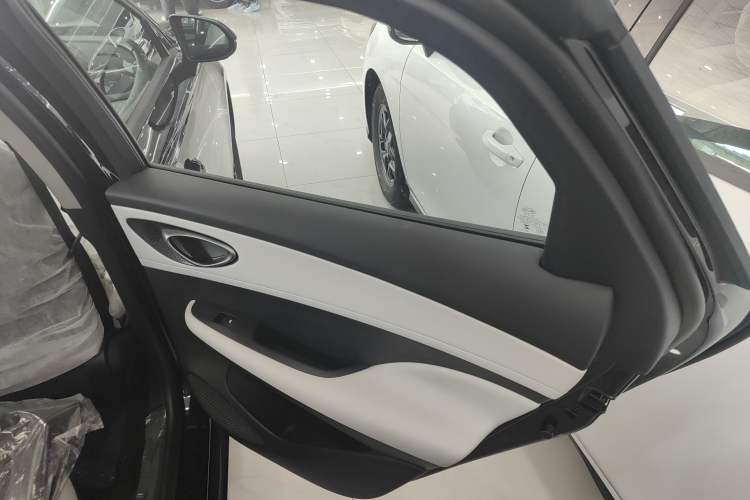Used BYD Seal 05 DM-i 2025 DM-i Smart Drive 55KM Luxury Model Interior 6