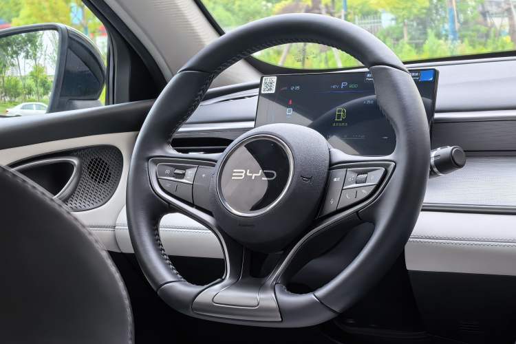 Used BYD Seal 05 DM-i 2025 DM-i Smart Drive 55KM Luxury Model Interior 8
