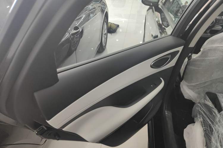 Used BYD Seal 05 DM-i 2025 DM-i Smart Drive 55KM Luxury Model Interior 8