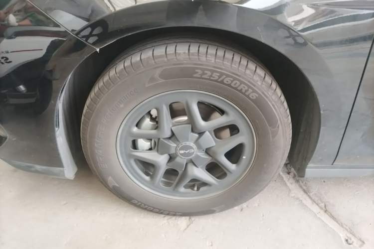 Used BYD Seal 05 DM-i 2025 DM-i Smart Drive 55KM Luxury Model Left Front Wheel Hub