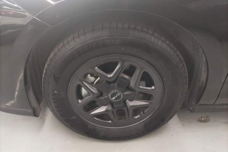 Used BYD Seal 05 DM-i 2025 DM-i Smart Drive 55KM Luxury Model Left Front Wheel Hub