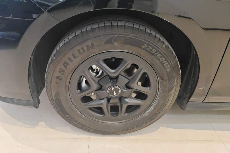 Used BYD Seal 05 DM-i 2025 DM-i Smart Drive 55KM Luxury Model Left Front Wheel Hub