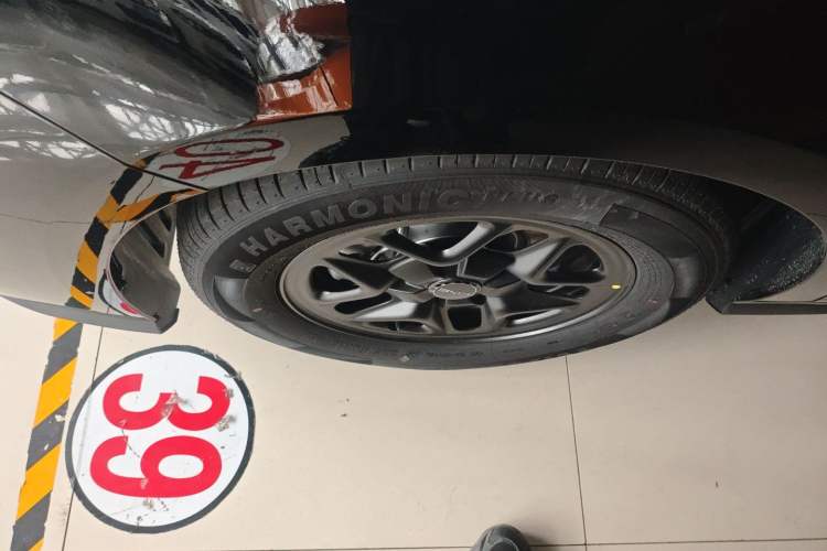 Used BYD Seal 05 DM-i 2025 DM-i Smart Drive 55KM Luxury Model Left Front Wheel Hub