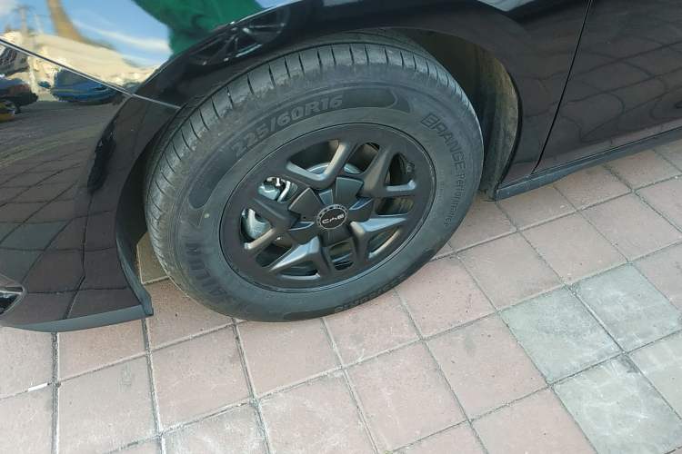 Used BYD Seal 05 DM-i 2025 DM-i Smart Drive 55KM Luxury Model Left Front Wheel Hub