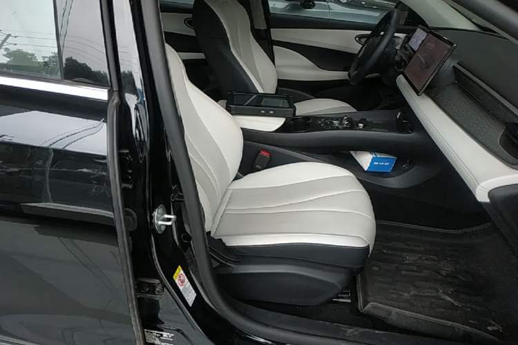 Used BYD Seal 05 DM-i 2025 DM-i Intelligent Drive 120KM Flagship Model Right Front Seat