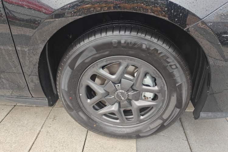 Used BYD Seal 05 DM-i 2025 DM-i Smart Drive 55KM Luxury Model Right Front Wheel Hub