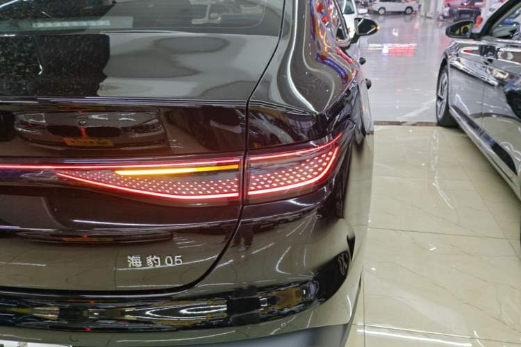 Used BYD Seal 05 DM-i 2025 DM-i Smart Drive 55KM Luxury Model Right Rear Taillight
