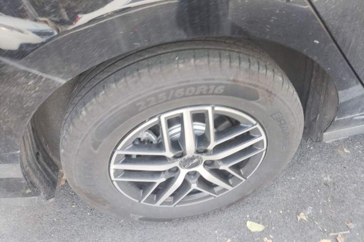 Used BYD Seal 05 DM-i 2025 DM-i Intelligent Drive 120KM Flagship Model Right Rear Wheel Hub