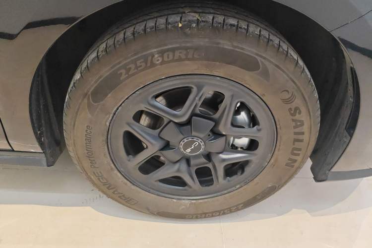Used BYD Seal 05 DM-i 2025 DM-i Smart Drive 55KM Luxury Model Right Rear Wheel Hub