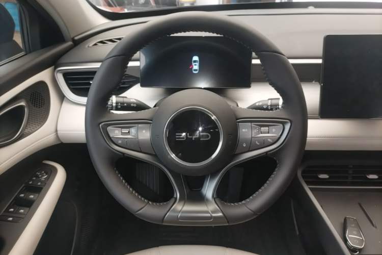 Used BYD Seal 05 DM-i 2025 DM-i Smart Drive 55KM Luxury Model Steering Wheel
