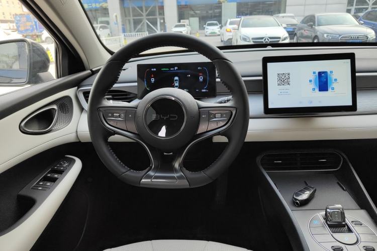Used BYD Seal 05 DM-i 2025 DM-i Smart Drive 55KM Luxury Model Steering Wheel