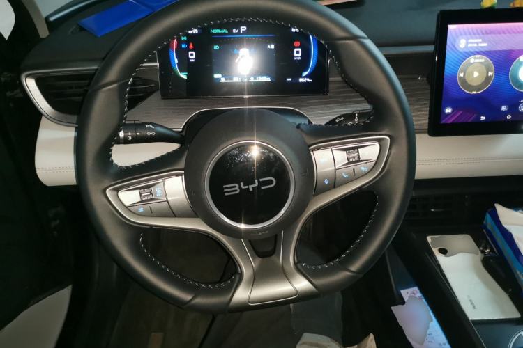 Used BYD Seal 05 DM-i 2025 DM-i Smart Drive 55KM Luxury Model Steering Wheel