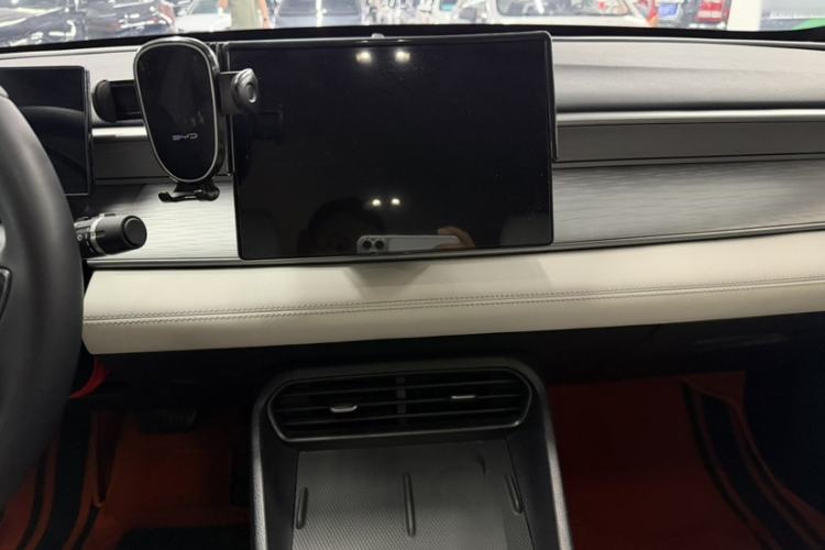 Used BYD Seal 05 DM-i 2025 DM-i Smart Drive 55KM Luxury Model Audio And AC Panel