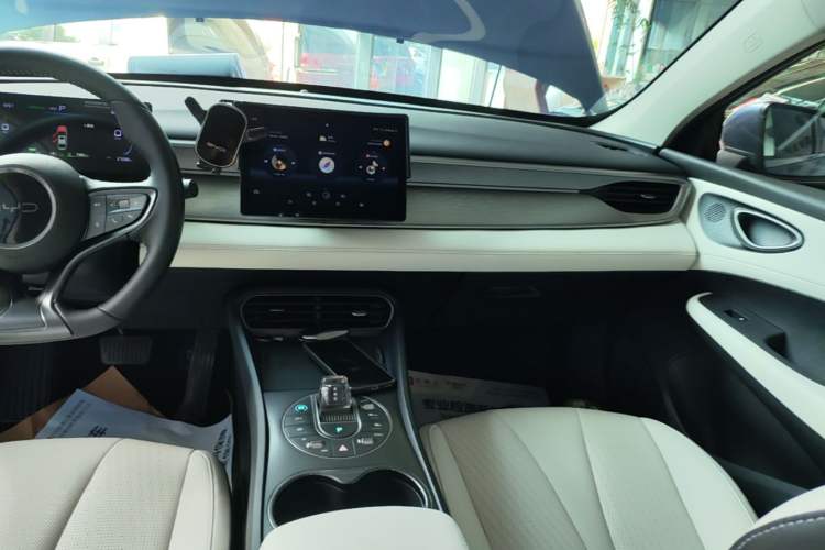 Used BYD Seal 05 DM-i 2025 DM-i Smart Drive 55KM Luxury Model Audio And AC Panel