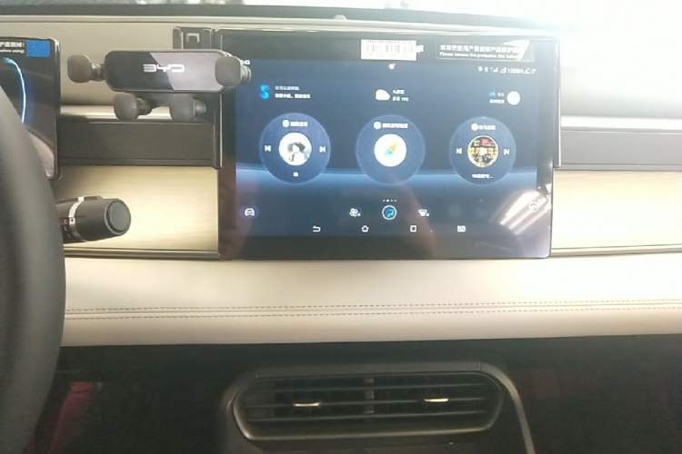 Used BYD Seal 05 DM-i 2025 DM-i Smart Drive 55KM Luxury Model Audio And AC Panel