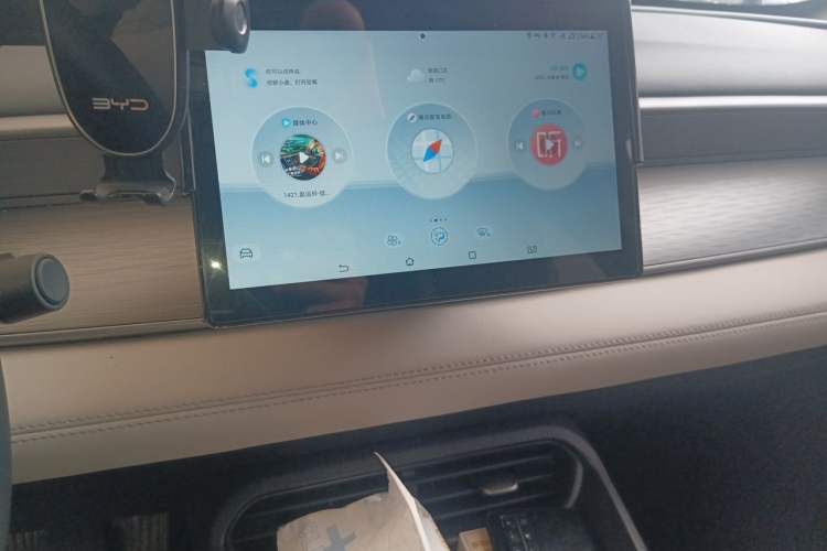 Used BYD Seal 05 DM-i 2025 DM-i Smart Drive 55KM Luxury Model Audio And AC Panel
