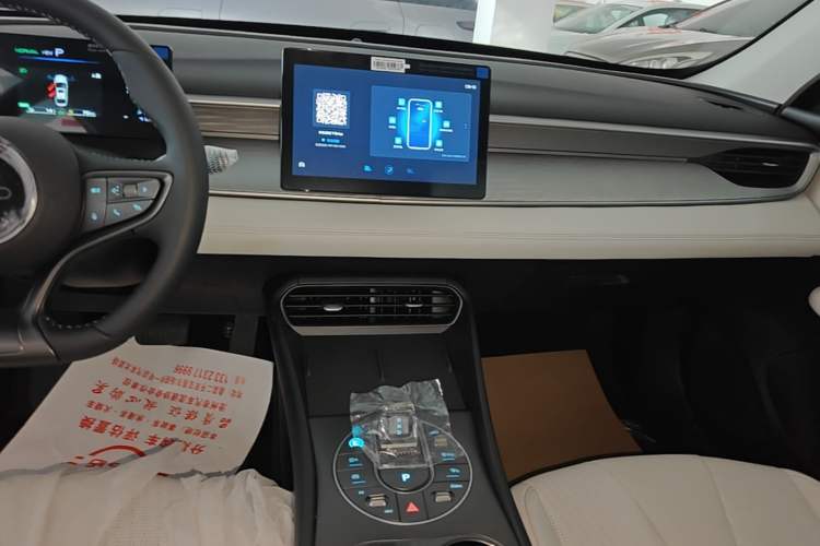 Used BYD Seal 05 DM-i 2025 DM-i Smart Drive 55KM Luxury Model Audio And AC Panel